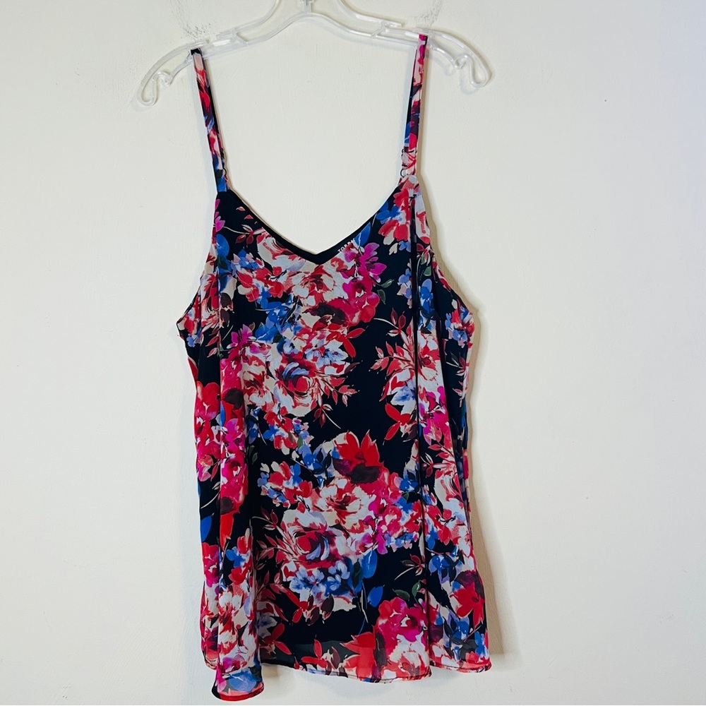 Torrid Floral Camisole Sz 1X Black with Red Blue White Pink Flowers Feminin